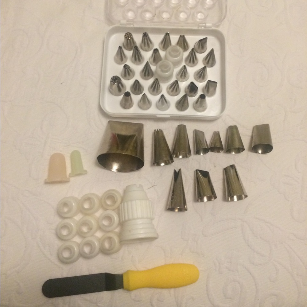 Decorating Tip Set and Accessories